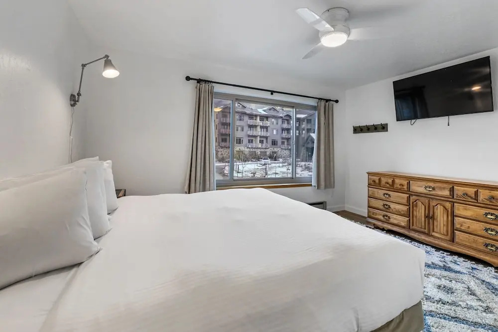 Luxury at Altitude â Base Camp 2 Bedroom 2 Condo by RedAwning