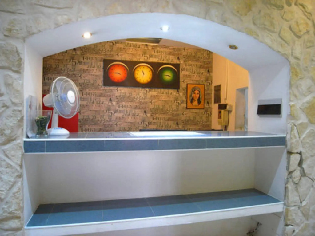 Hostel California