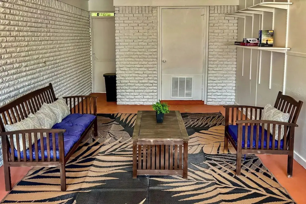 Walk to Campus: Creekside Austin Duplex!