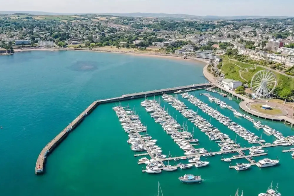 Sandybanks Loft - Penthouse Seaview Apartment on Promenade, Torquay