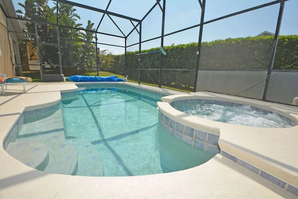 345 Woodward Place 4 Br villa by RedAwning