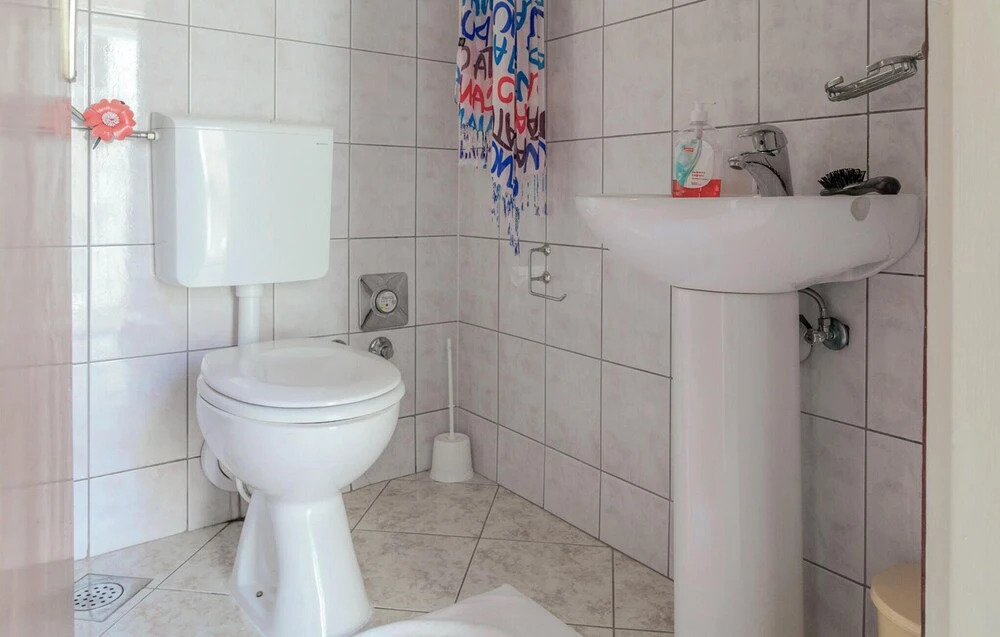 Awesome Apartment in Podstrana With Wifi