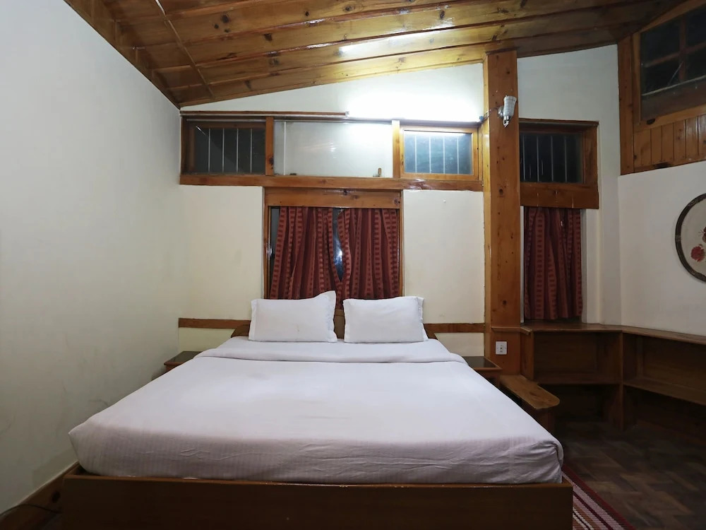 OYO 14300 Home Pleasant 3BHK Mount View Cottage, Prini