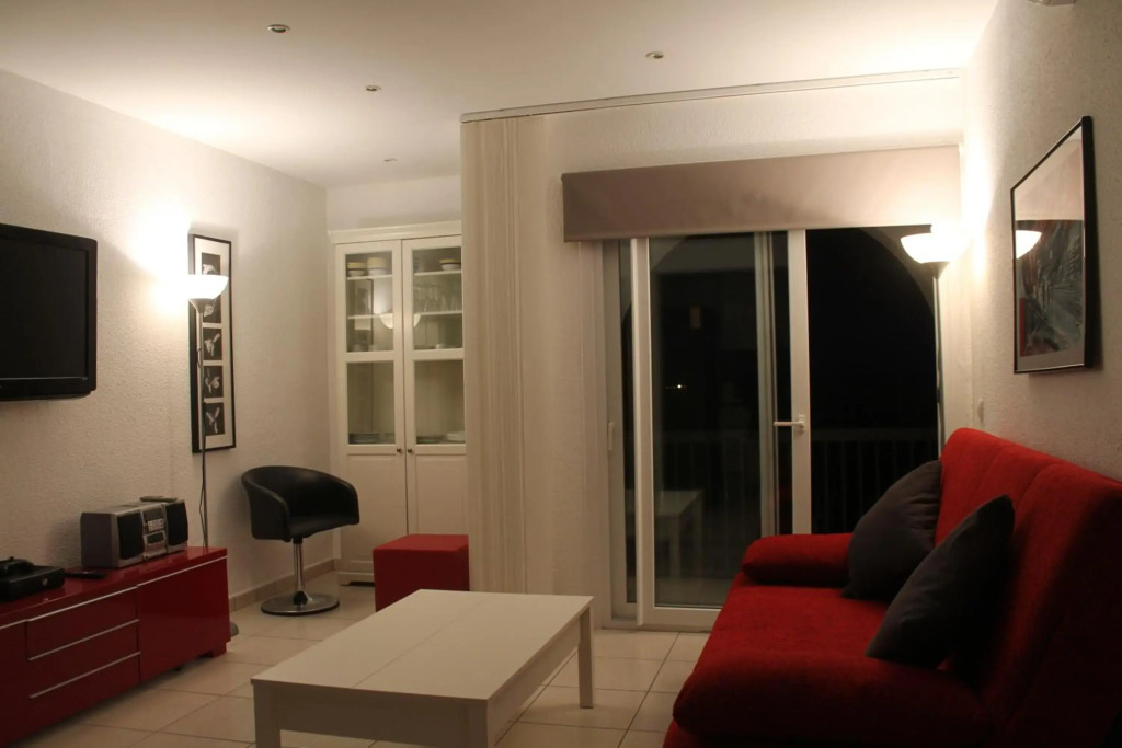 Absolute Apartment