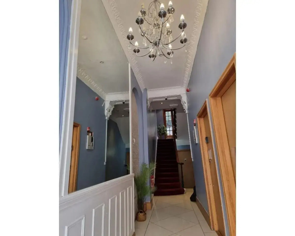 F103-1st Flr Mezzanine Studio Fit 3 Near Hyde Park