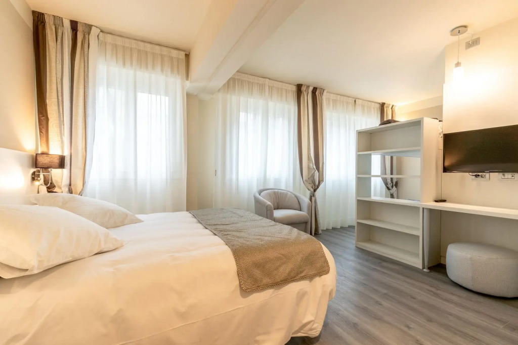 La Dolce Vita Hotel