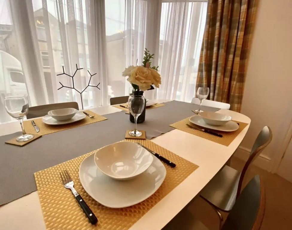 Blackpool Abode - Buttercup Suite