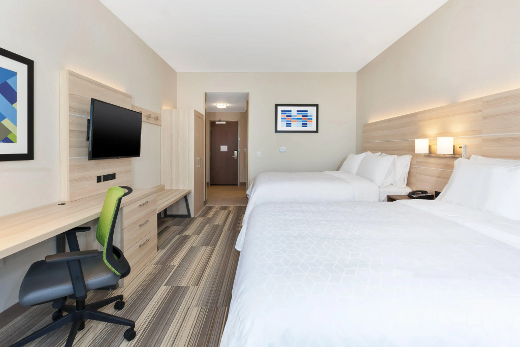 Holiday Inn Express & Suites - Grand Rapids Airport - South by IHG