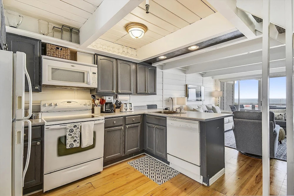 Atlantic Watergate 16 by Long & Foster