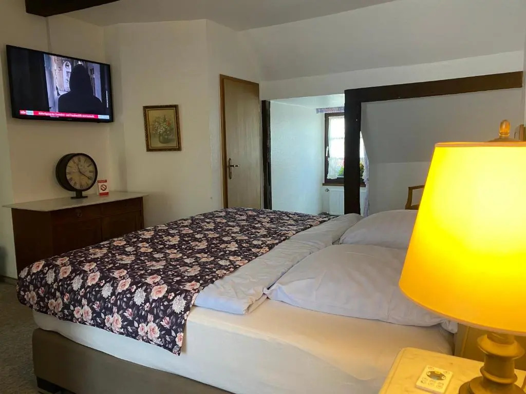 Hotel zur Post Dabringhausen - Quiet Business Hotel near Cologne and Dusseldorf Trade Fairs