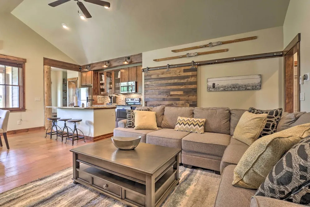 Walk to Main St & Marina: Grand Lake Cabin!
