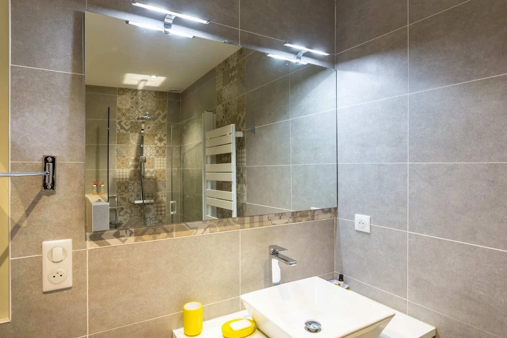 Bright 3BR Apartment With Garden in Gambetta
