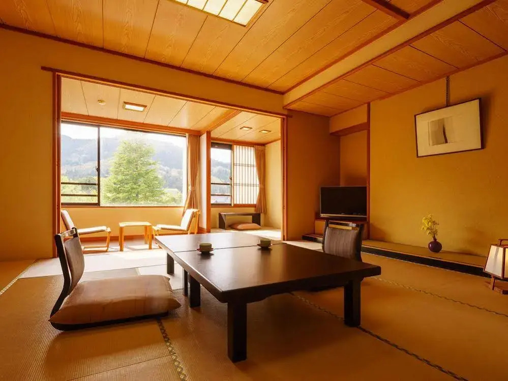 Hotel Hoho "A hotel overlooking the Echigo Plain and the Yahiko mountain range" formerly Hotel Oohashi Yakata-no-Yu
