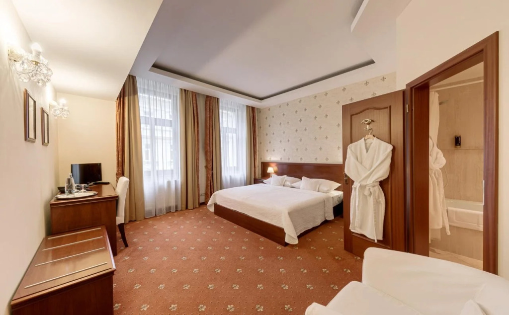 FLEUR DE LIS HOTEL