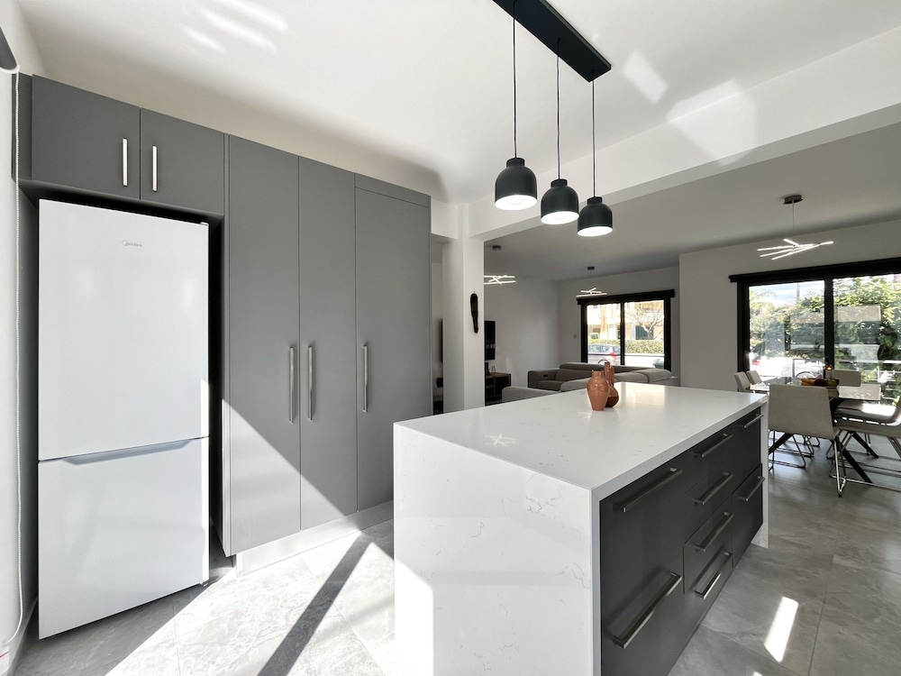 148 LIM - Stay Lumiere House
