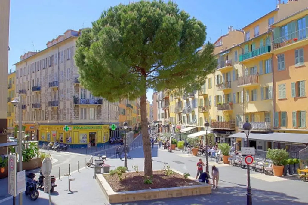 Bright And Cosy 50 M In The Heart Of Nice