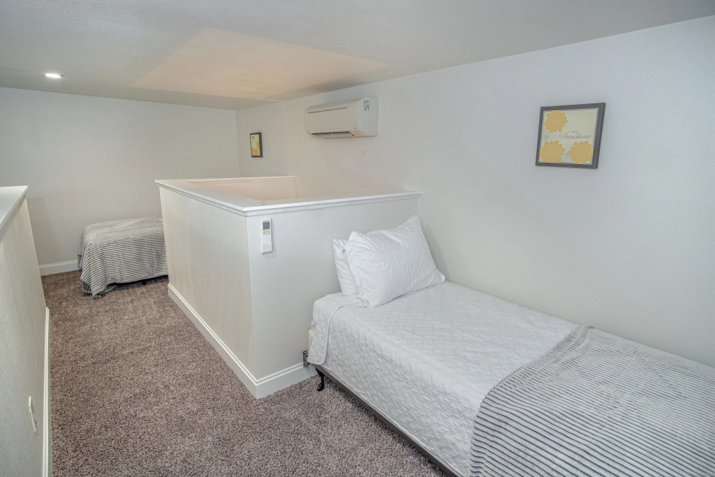 Guest House with Loft near Downtown