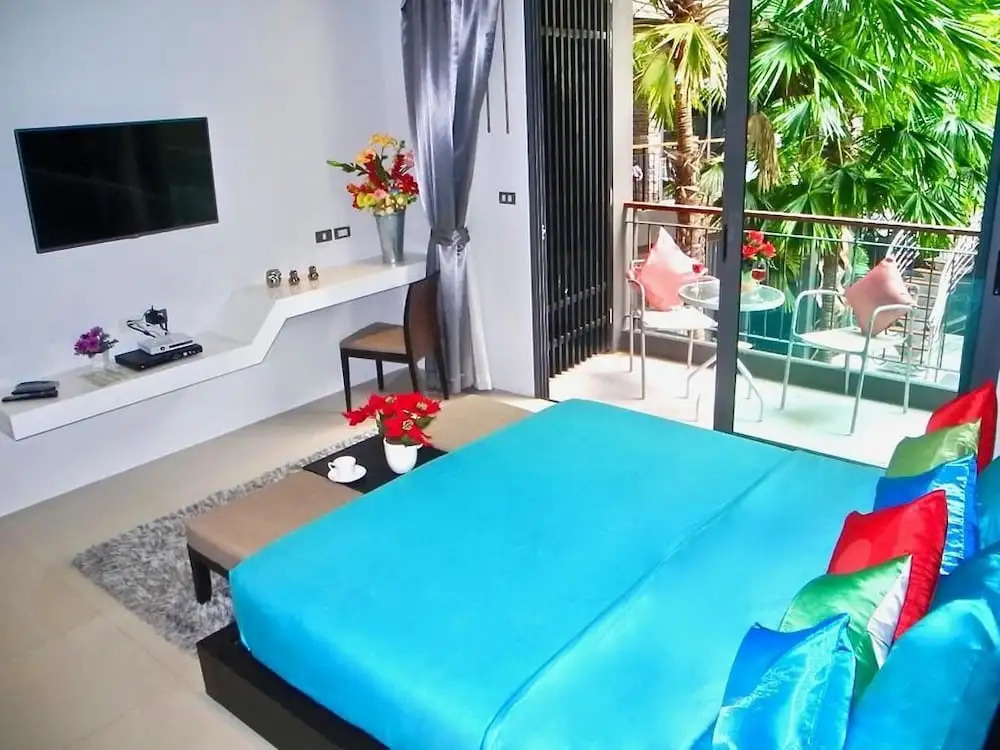 Emerald Terrace - Pool View Studio