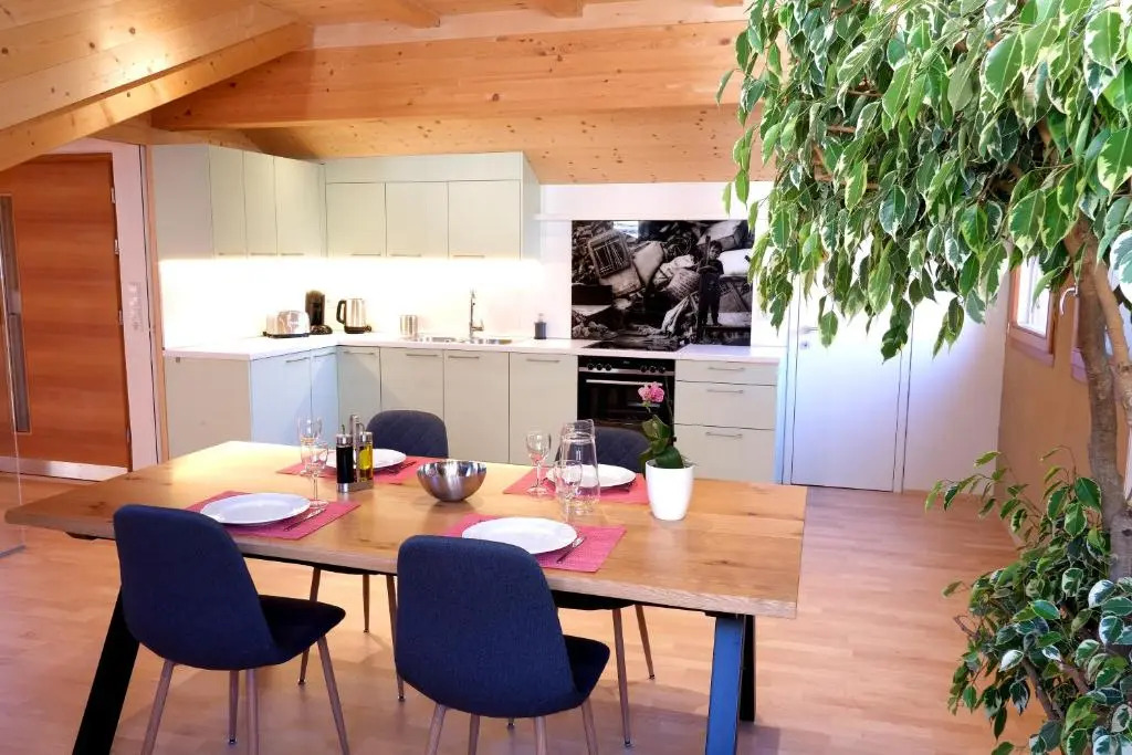 100qm - super Lage - Südterrasse - riesige Küche