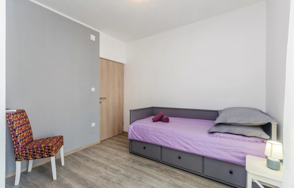 Nice Home in Pinezici with Hot Tub, WiFi & 4 Bedrooms