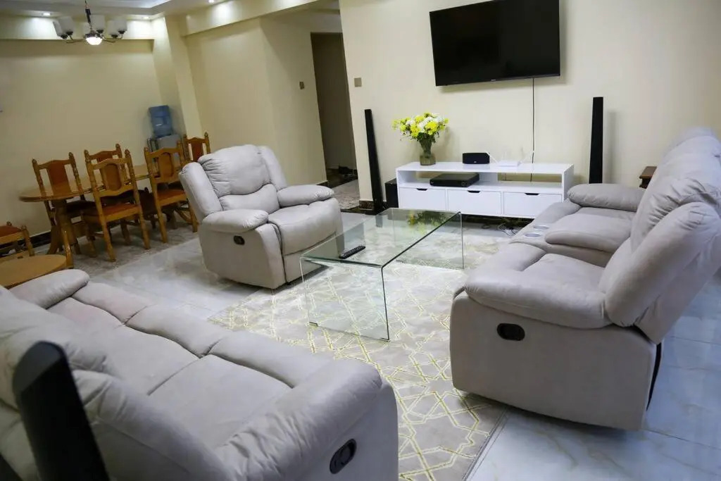 Spacious 3 BDR furnished Apt near junction mall
