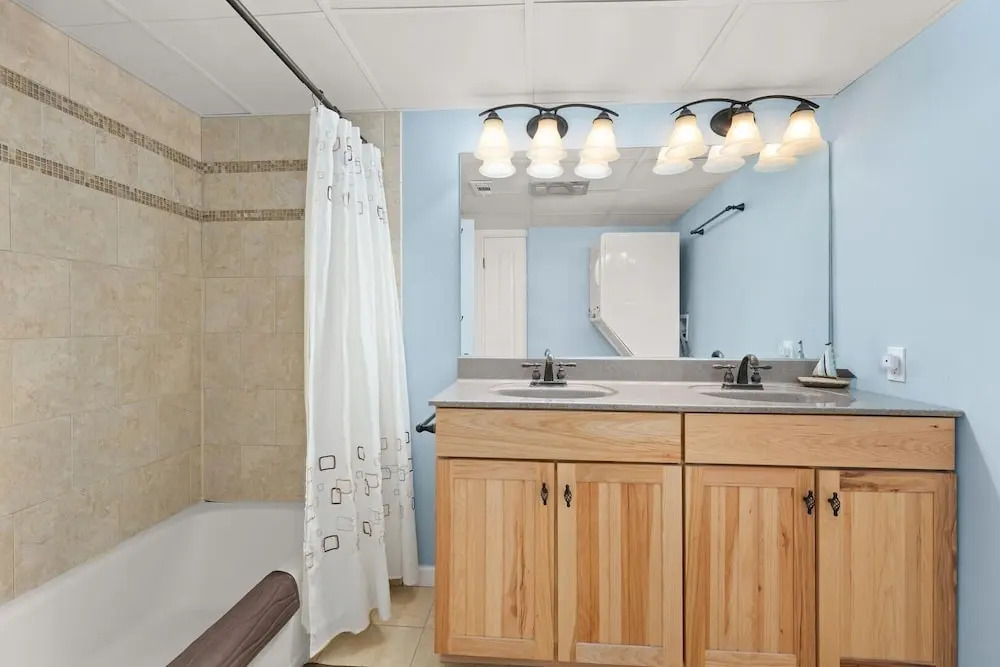 Bimini 105 2 Bedroom Condo by RedAwning