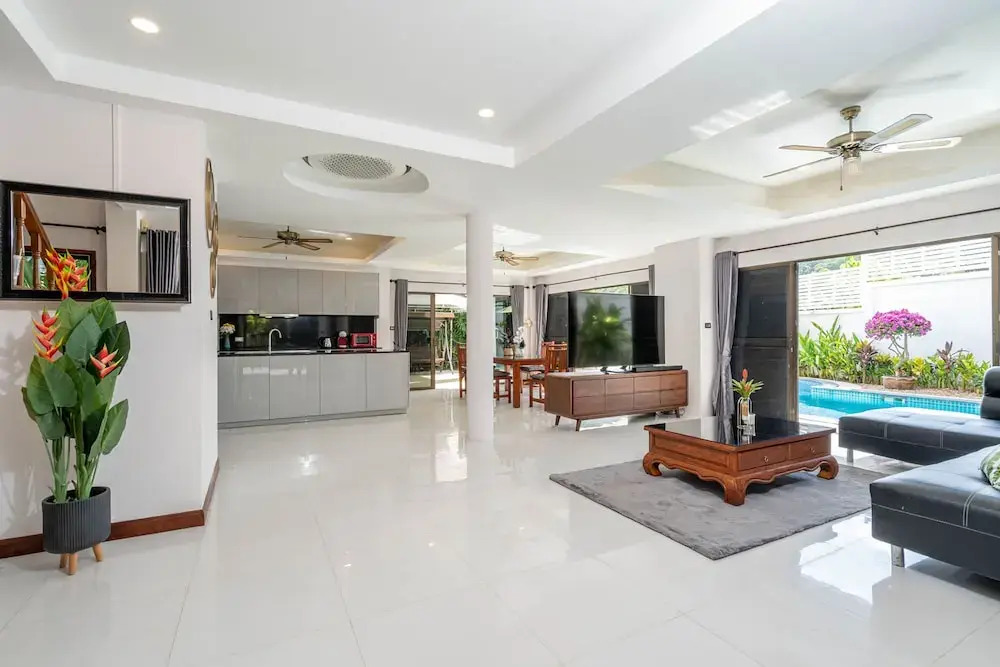 Tropical 3BR Pool Villa Amaya in Kamala
