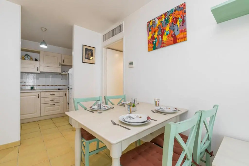 Nice 1 Bedroom downtown Carré d'Or with garage