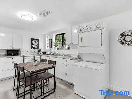 Ultimate Miami Headquarters 4 Car Parking Pet Friendly & Private Patio