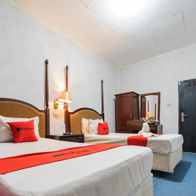 RedDoorz Plus @ Jalan Raden Intan Lampung