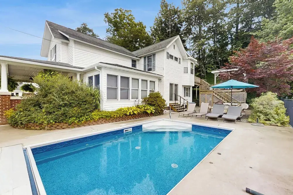 5BR Lake-view Home w/ Pool & Seasonal Hot Tub