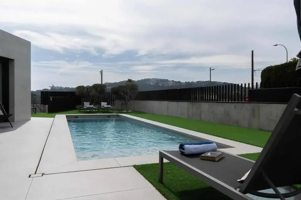 NARAMIA SAGARO VILLA - Full rental luxury house with POOL-GARDEN-BARBACUE-10 PAX