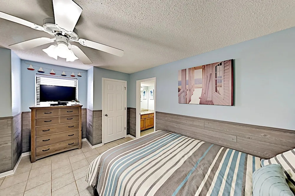 Updated Beachside #907 - 2 Br Condo