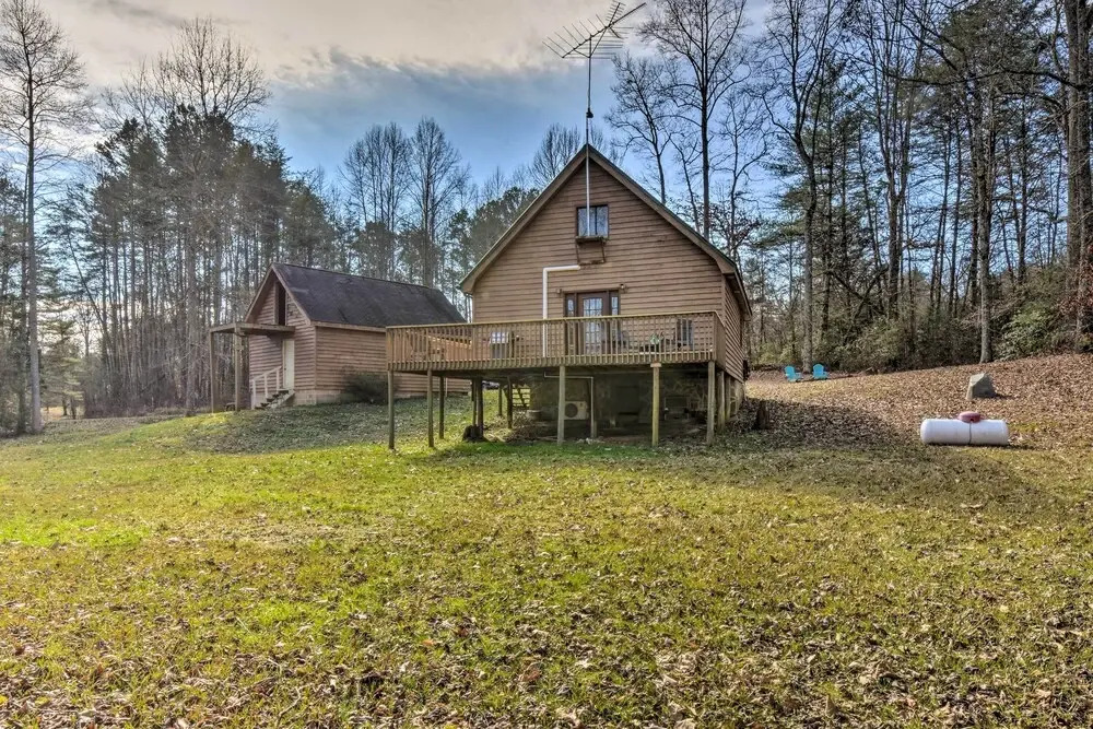 Woodsy Blue Ridge Retreat, 3 Mi to Downtown!
