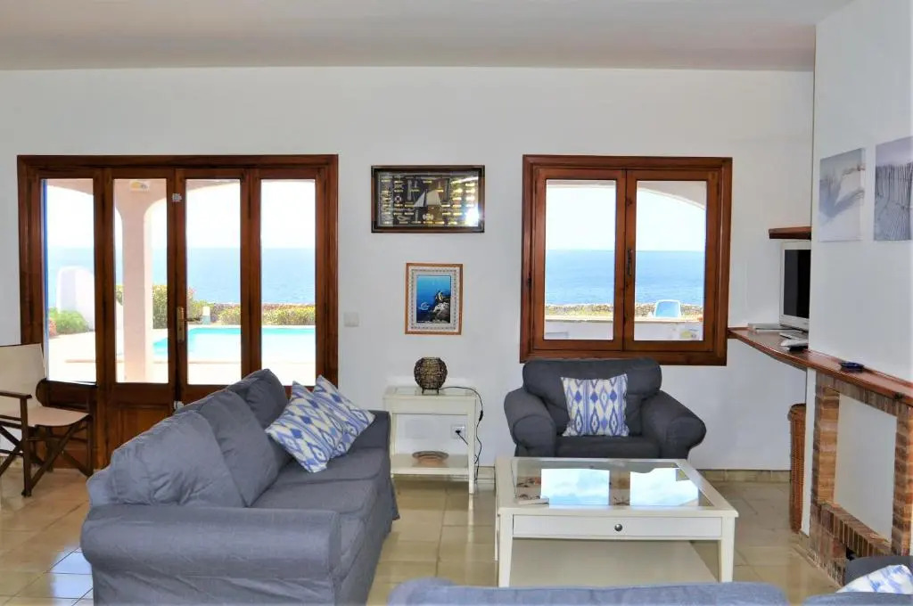 VILLA HELIOS Villa en Cala Pi con vistas despejadas