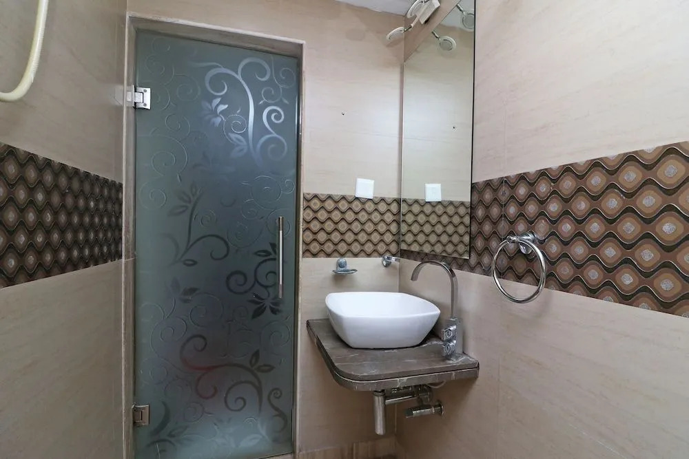 Capital O 1138 Hotel Emerald