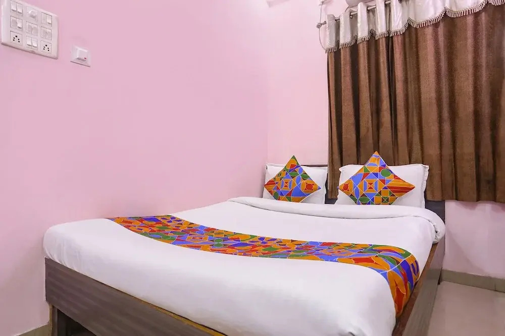 Fabhotel Tara Deluxe
