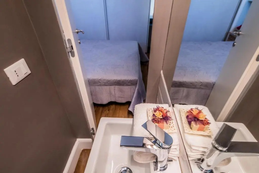 Oltrarno Lily Suite