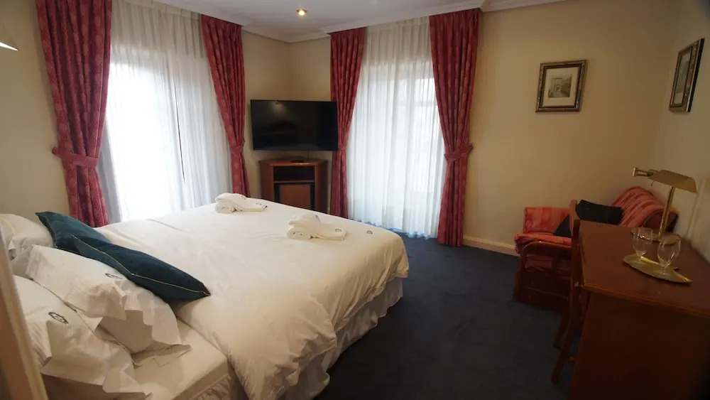 HOTEL RIAZA