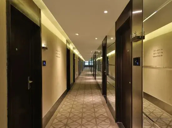 Orange Hotel (Shanghai Hongqiao Railway Station Jiuting)