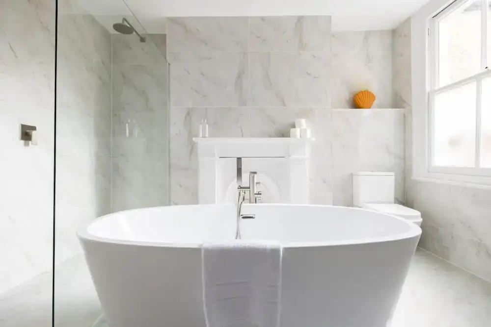 The Clapham Classic - Stylish 5bdr Family Home With Garden, London
