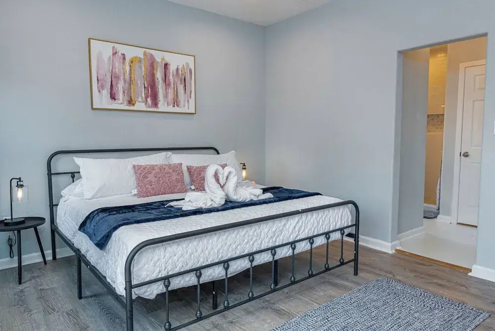Heaven-sent Convenient 4br/ 3BA Near Downtown