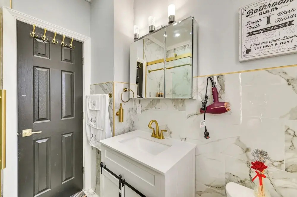 Walk to Park: Modern Apt 2 Mi to Union College!