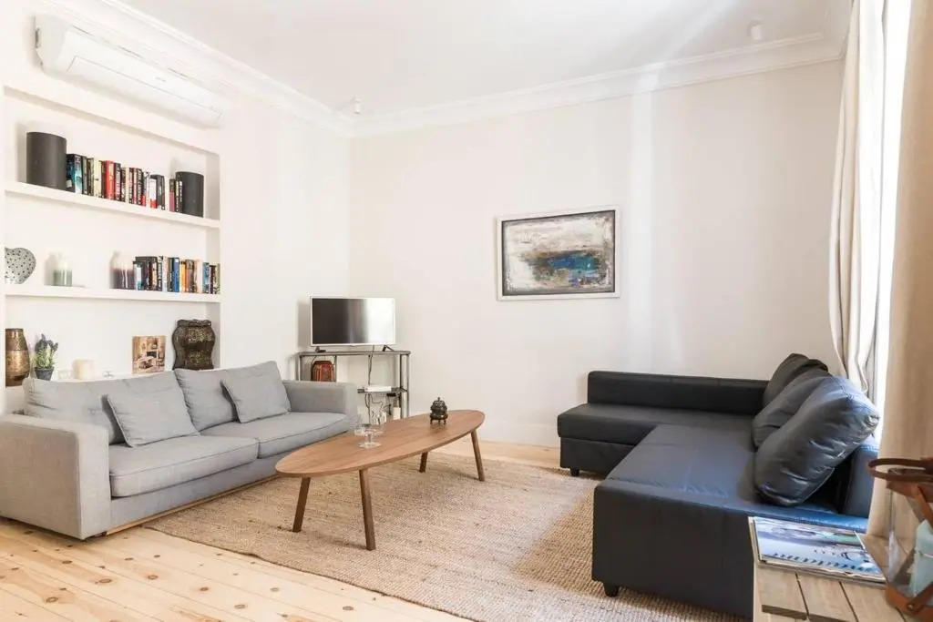 Impressive Apartment in Madrid Center by Batuecas