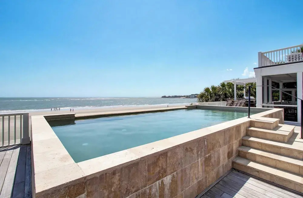 114 Ocean Boulevard by Avantstay Beachfront Infinity Pool Basketball Court Recently Renovated!