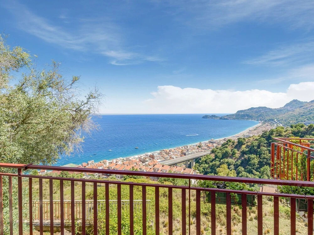 Seaside Holiday Home in Letojanni near City Center