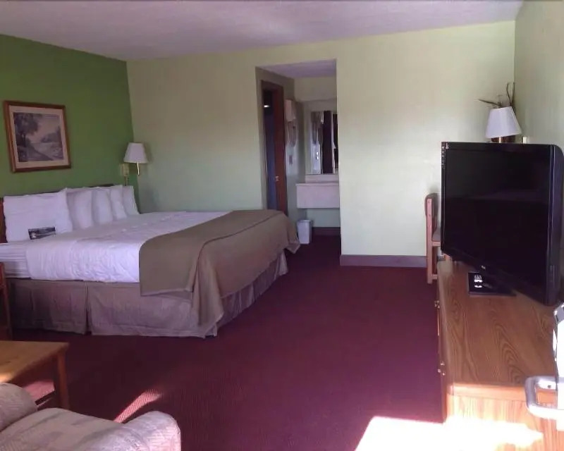 Royal Inn & Suites