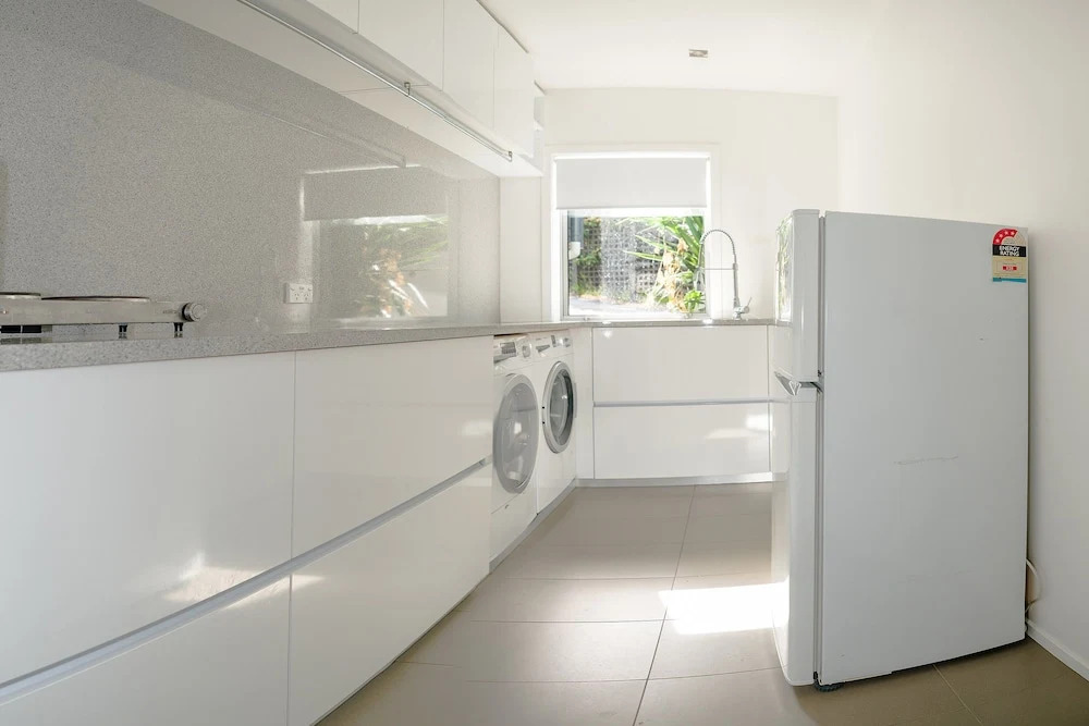 Artemis Modern 2 bedrooms unit in Castor Bay