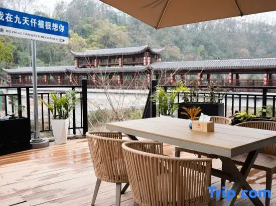 Lai Feng Ji Tian Qian Xi Grand Hotel