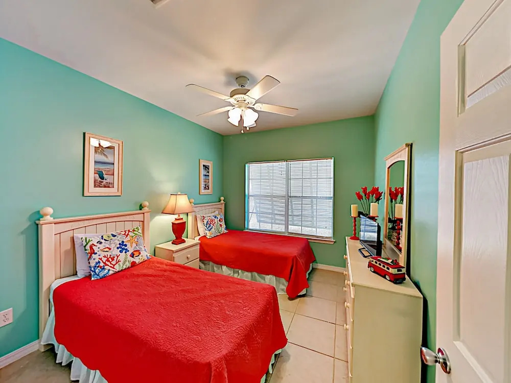 Coastal Oasis Near Beach W/ Pool, Grill & Pond 3 Bedroom Condo